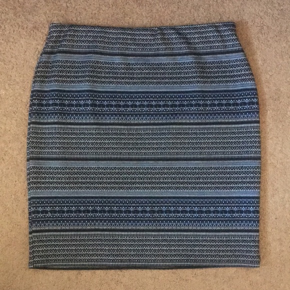 Roz & Ali Dresses & Skirts - Roz & Ali Blue strip skirt